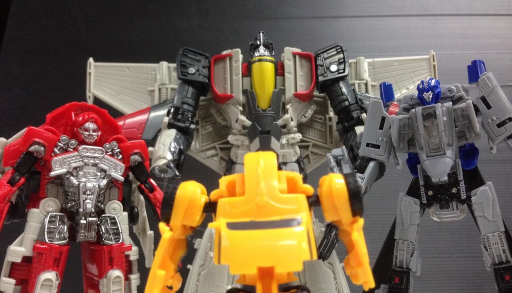 Blitzwing In Hand Images Of Energon Ignitors Nitro Series  (13 of 13)